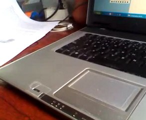 Cantando La gata bajo la lluvia