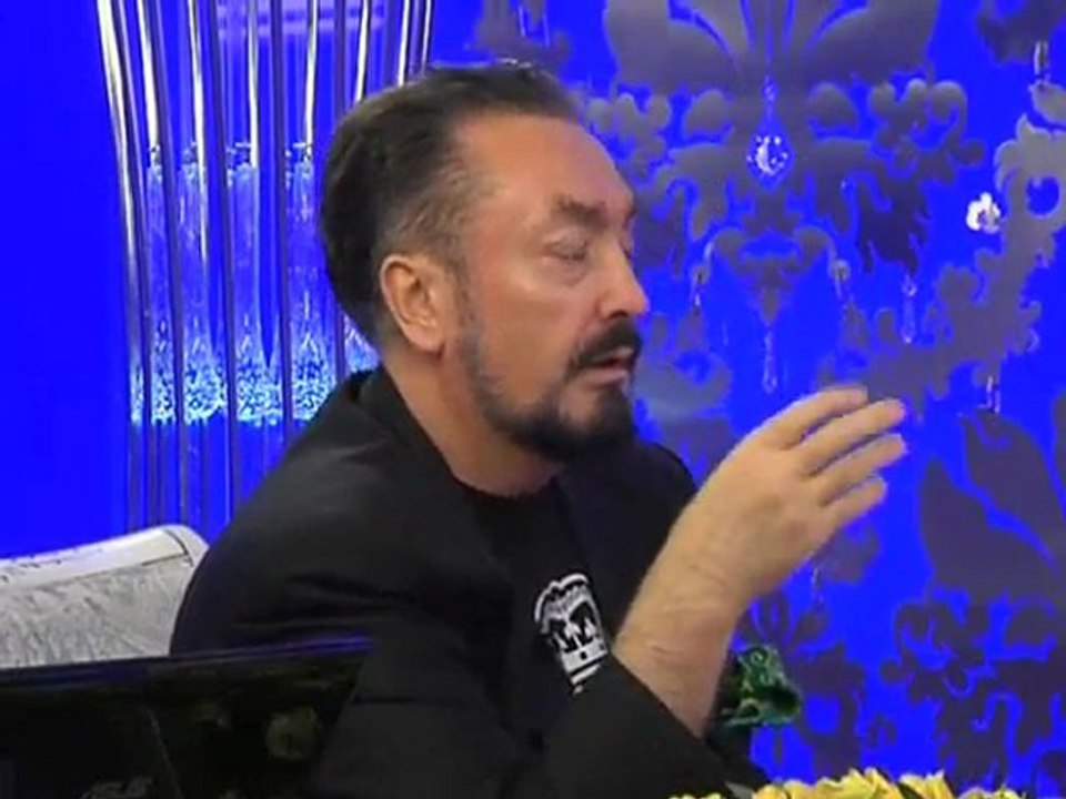 Şeyh Nazım Kıbrisi hazretleri ümmete acıdığı için "Ahir Zaman'dayız, tedarikli olun" diye tavsiyede bulunuyor