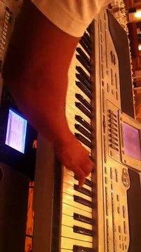 فندق الهيلتون عزف اورج(عازف النغم) ياسر