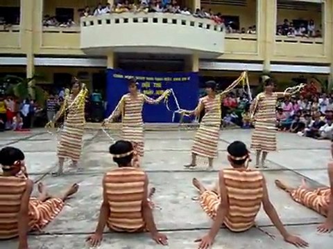 TRƯỜNG TRUNG HỌC BA CHÚC 10A8 Múa Hò Trên Núi