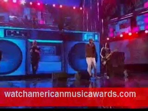 Gym Class Heroes feat Adam Levine Stereo Hearts AMA 2011 performance
