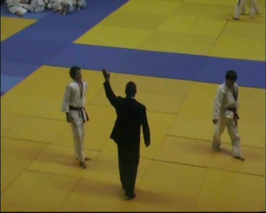 Thomas judo 3eme au tournoi international Trappes 2011