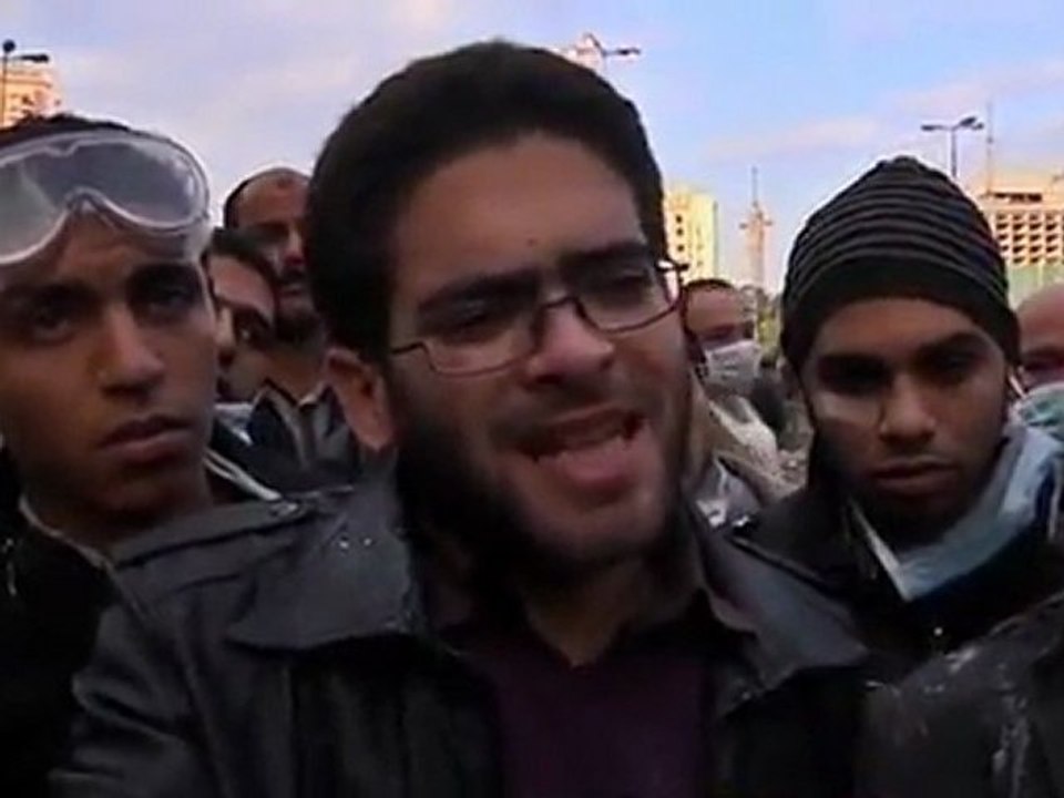 Clashes rage in downtown Cairo