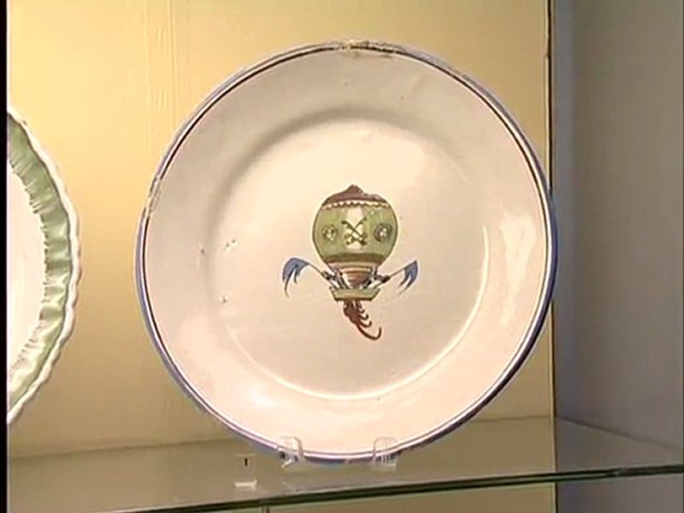 Saladier patronymique "à l'arbre d'amour" - Assiettes "à la Montgolfière" - Assiettes "au ballon d'hydrogène",  Un mois une oeuvre