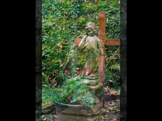 În loc cu verdeaţă...Highgate Cemetery -Londra
