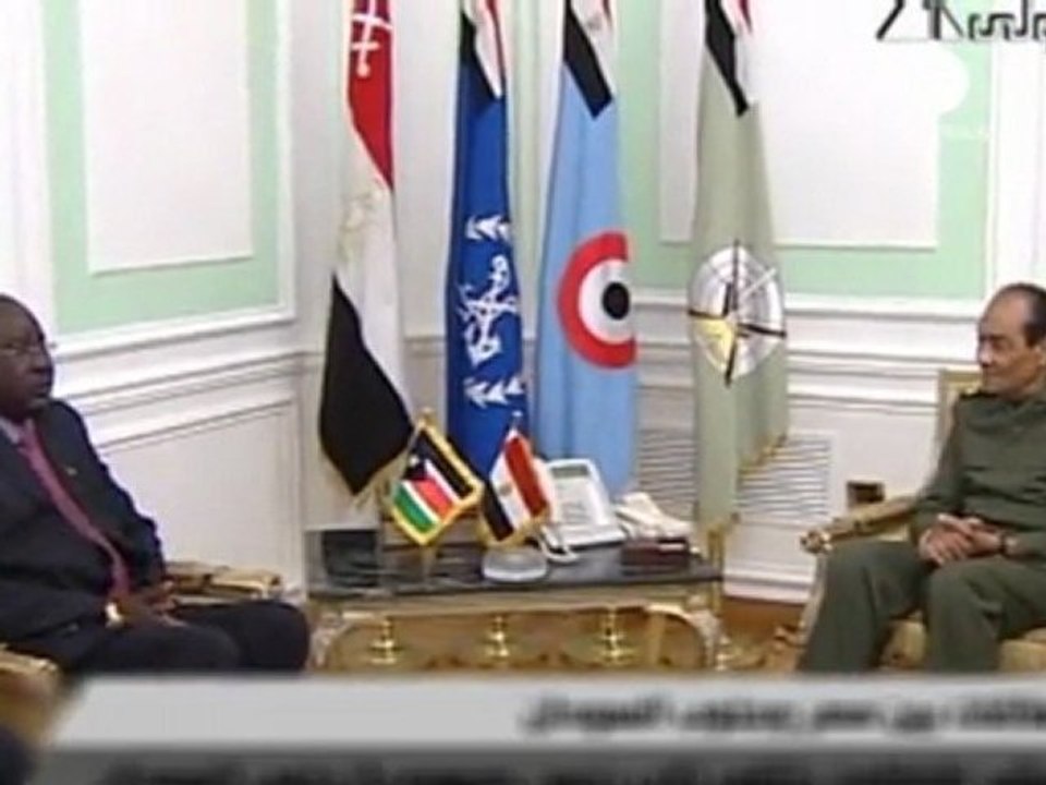 Uncertainty as Egypt's cabinet offers to resign