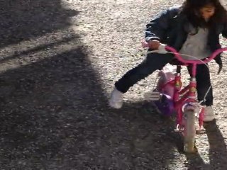 Candice sait faire du Vélo !!