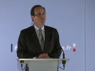 Hollande : "Avec Danielle Mitterrand, une grande dame vient de disparaître"