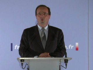 Décès Danielle Mitterrand: Hollande salue une "grande dame"