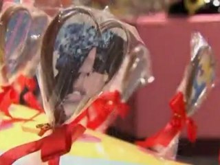 Lady Gaga gets into the holiday spirit