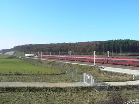 Acheminement AGV à Merloz par la BB 22380 et 22386