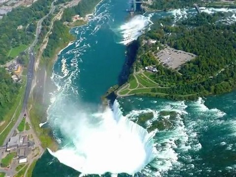 Survol des chutes du Niagara...