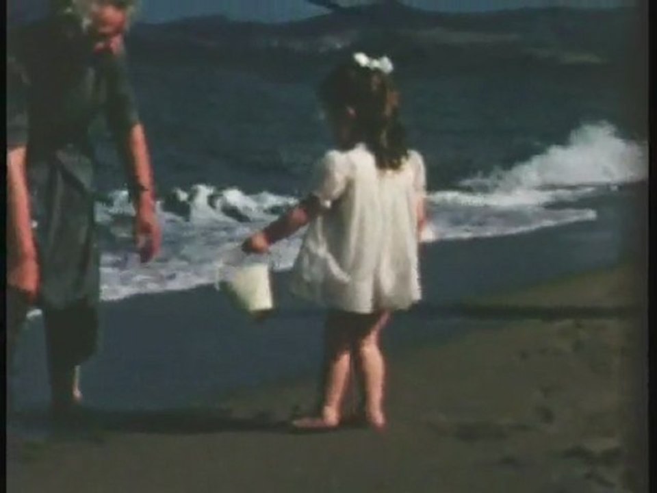 1956 Anne à la plage I02