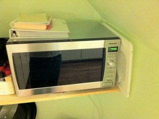 Panasonic Prestige NN-SD688S, 1.2cuft 1300 Watt Sensor Microwave Oven