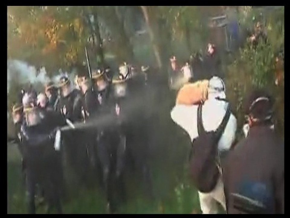 Le train "nucléaire" pris d'assaut  par des écolos (zapping)