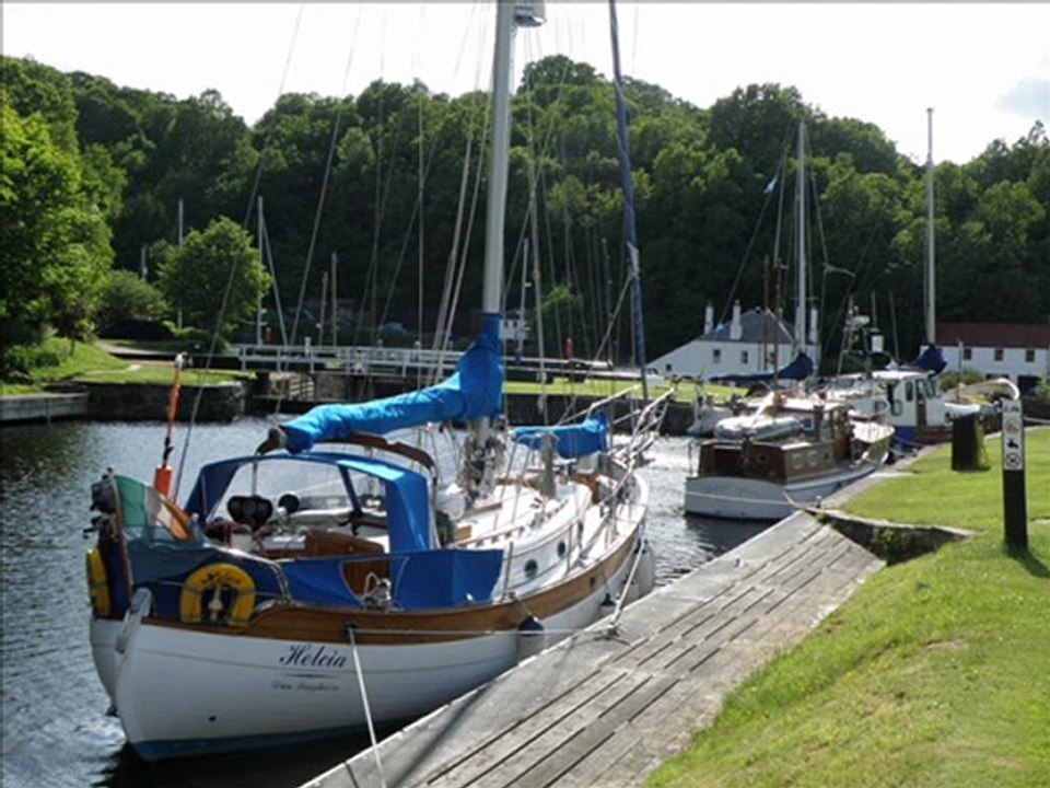 Sails Up!