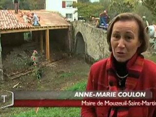 Des bénévoles retapent le lavoir de Mouzeuil-Saint-Martin