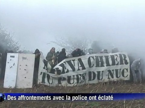 Cocktails molotov et cailloux contre gaz lacrymogènes : antinucléaires et forces de l'ordre se sont affrontés mercredi matin près de Valognes