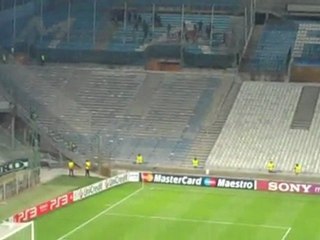 Οι πρώτοι φίλαθλοι του Ολυμπιακού μπαίνουν στο "Βελοντρόμ"