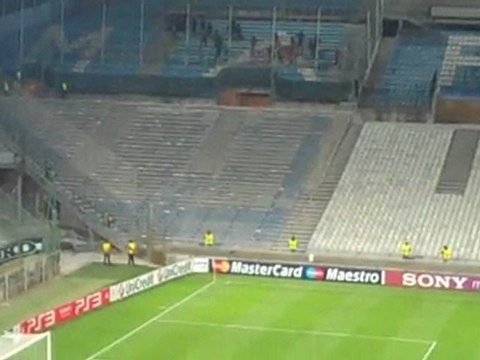 Οι πρώτοι φίλαθλοι του Ολυμπιακού μπαίνουν στο Βελοντρόμ