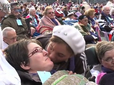 Un pèlerinage à Lourdes ? Raison n°8 : A Lourdes, pas de foules mais des personnes à rencontrer !