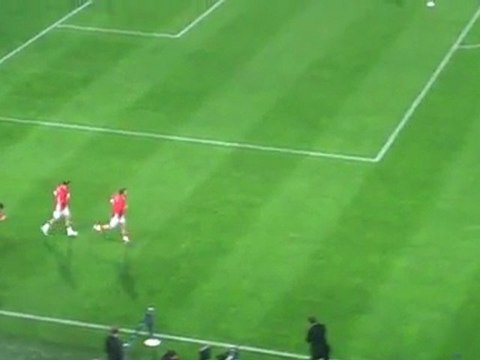 Είσοδος Ολυμπιακού για προθέρμανση στο Βελοντρόμ