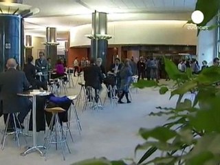 Brussels unveils euro bond plans