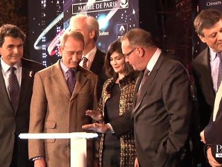 Video herunterladen: Audrey Tautou illumine les Champs Elysées