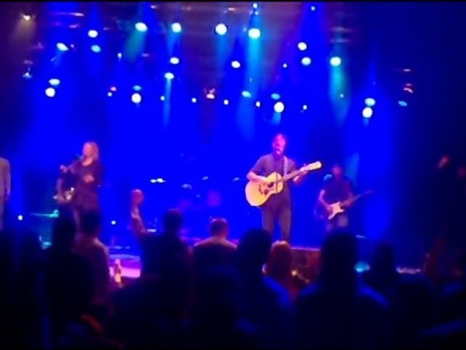 LIVE-DARLENE ZSCHECH+HILLSONG-MILANO.