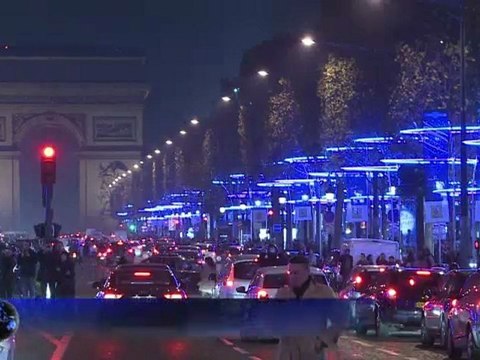 L'avenue des Champs Elysées illuminée pour les fêtes