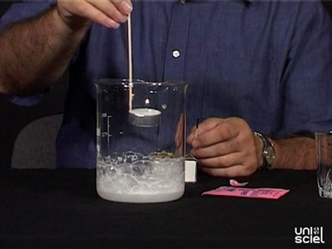 Eteindre une bougie avec du dioxyde de carbone