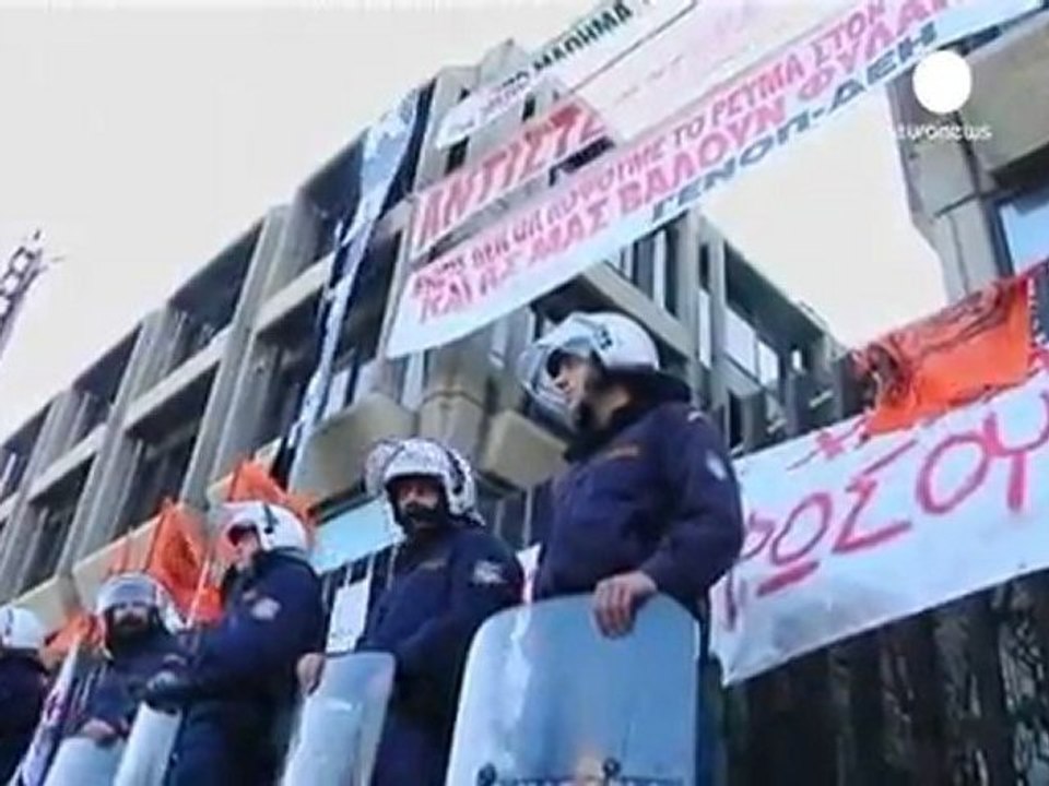 Evacuation de force de syndicalistes grecs à Athènes
