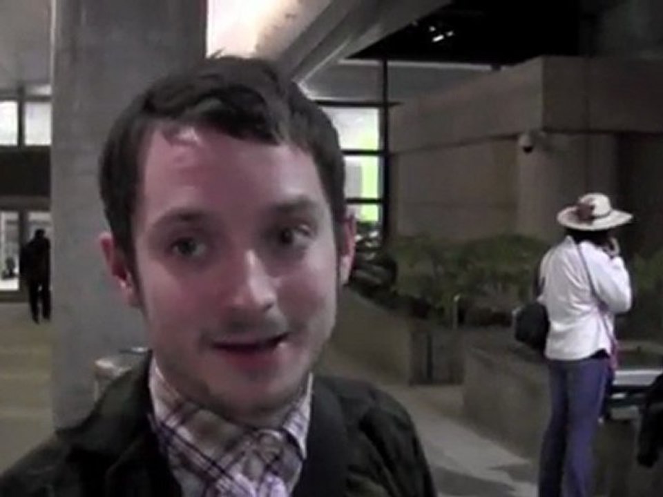 Elijah Woods launiges Interview