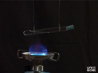 Un canon avec un tube à essais