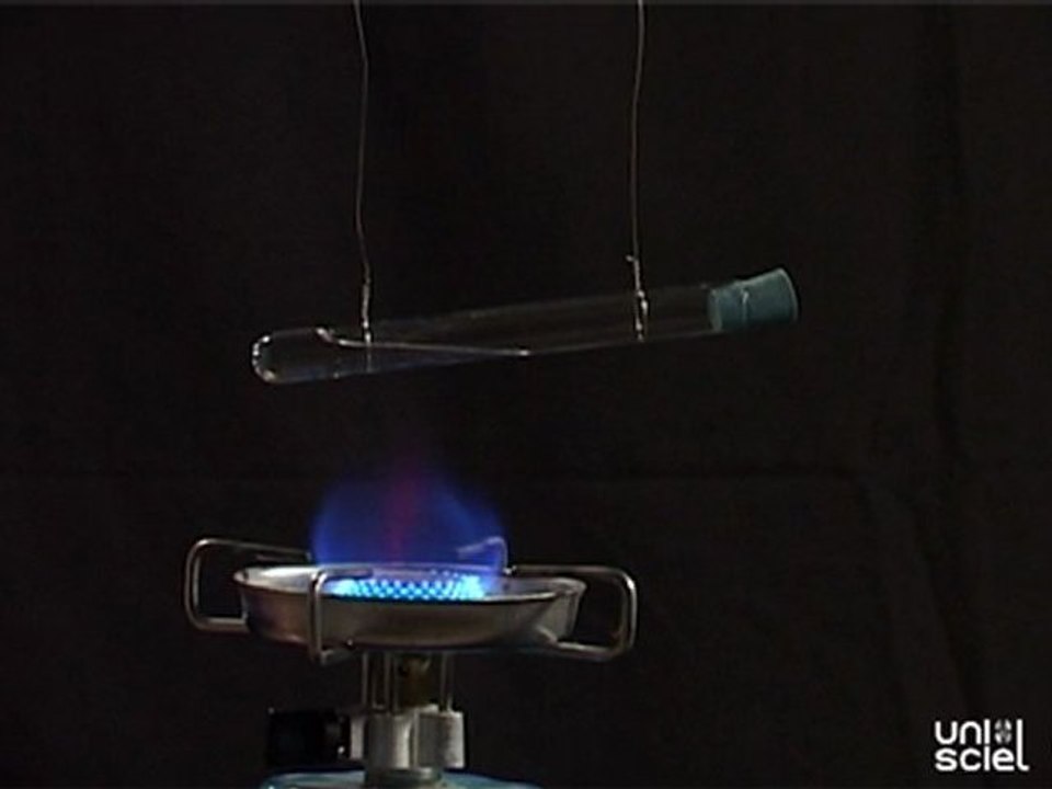 Un canon avec un tube à essais