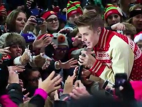 Justin Bieber et Usher chantent au Rockefeller Plaza