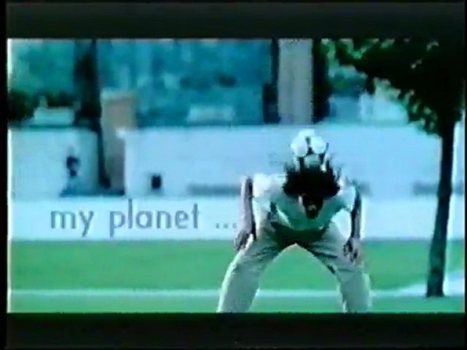 Ball Dance/ Tournage Pub Euro 2000 Football