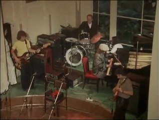 Elton John & Ray Cooper are playing in a Soviet restaurant (1979)