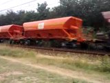 UMde locotracteur Vossloh G1200 (n°24 et 06 et train de ballast) à Cérons