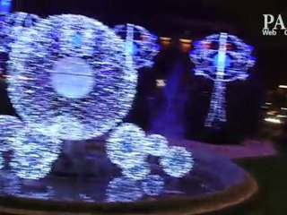 AUDREY TAUTOU ILLUMINE LES CHAMPS ELYSÉES POUR NOEL