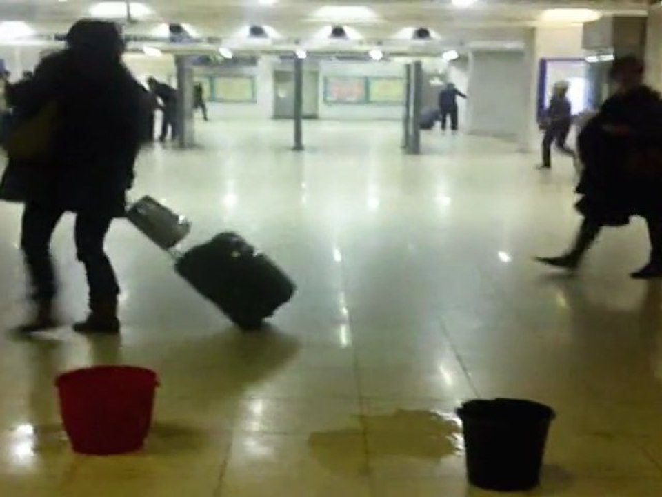 le seau bleu & le seau rouge