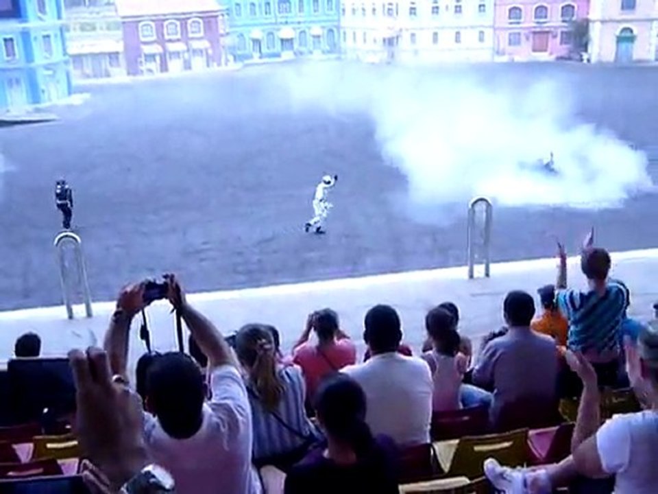 Motorbike stunt crash Beto Carrero 22/11/11