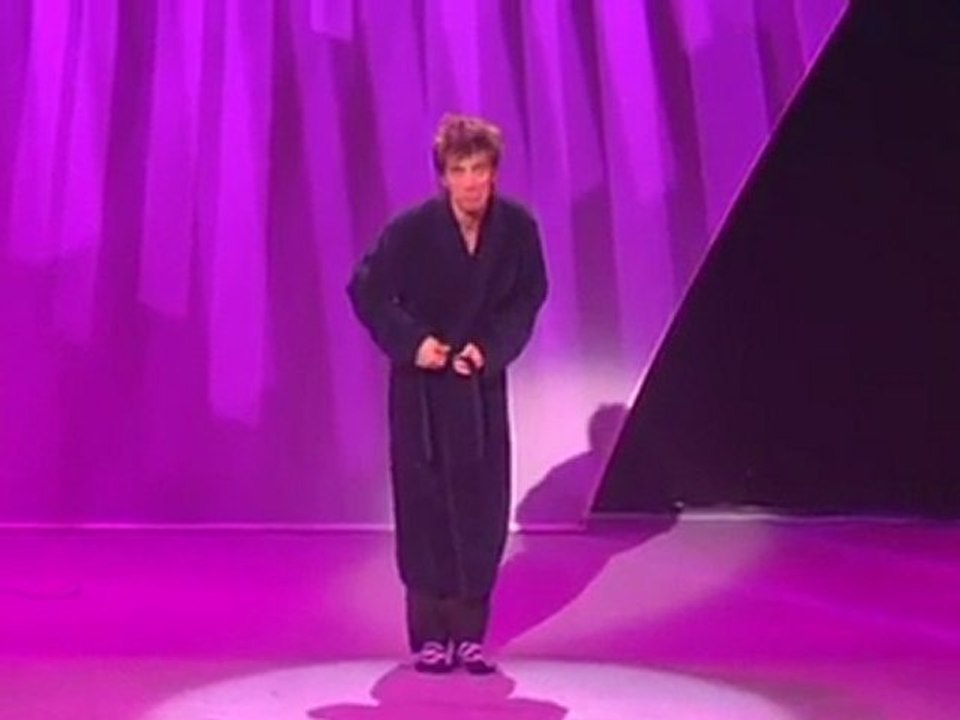 Elliot : Strip Tease sur les Bee Gees