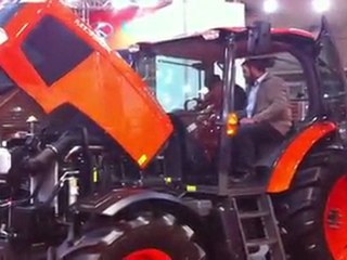 Kubota s'attaque aux normes anti-pollution avec un tracteur de 135 ch