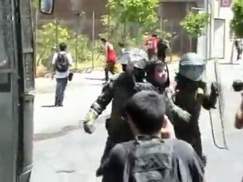 Chilean students clash with police