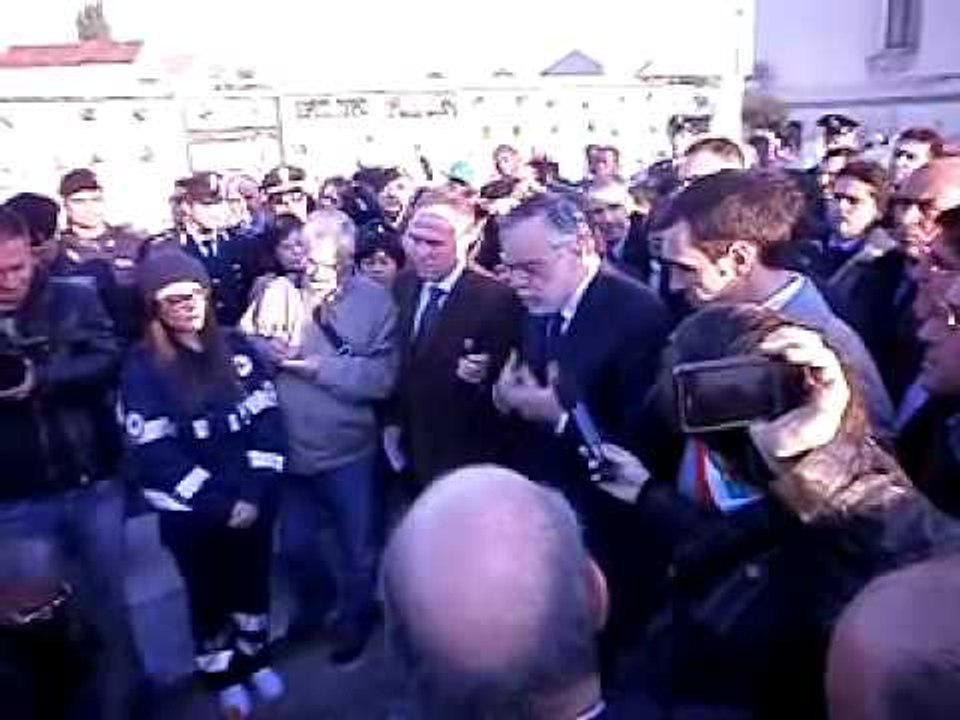 Villa Literno (CE) - Il Ministro Andrea Riccardi sulla tomba di Jerry Masslo