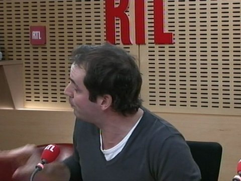 La revue de presse décalée de Tanguy Pastureau du 25 novembre 2011