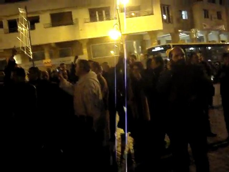 وقفة احتجاجية لوكلاء اللوائح الانتخابية  بدائرة وجدة انكاد امام مقر ولاية الجهة الشرقية / مساء يوم 25 نونبر 2011