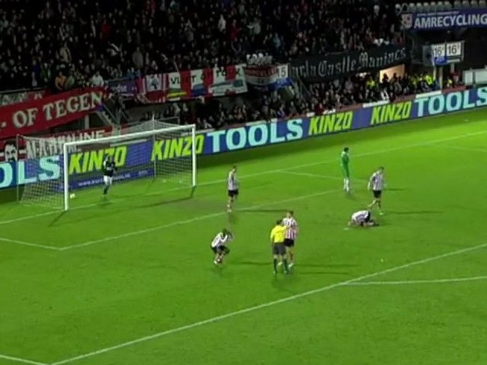 Coup franc décisif de plus de 55 mètres !