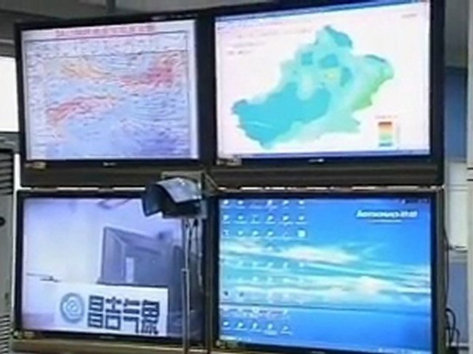 Heavy fog blankets western China